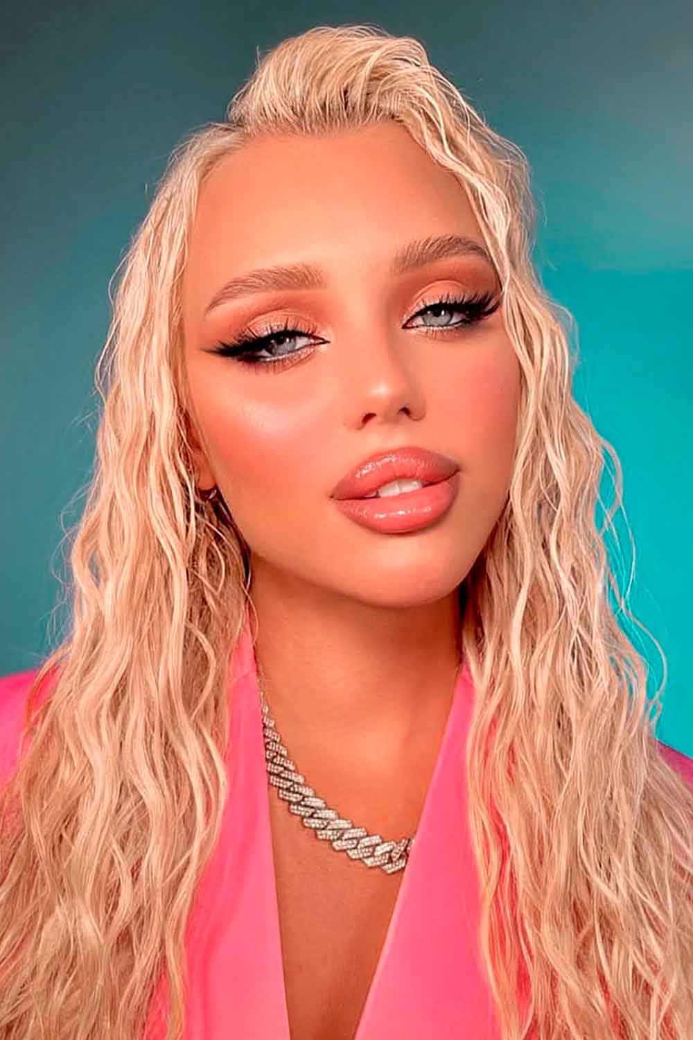 9 Best Winter Makeup Trends to Shine in the Cold